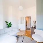 Premium 2br Close To Center Apartment