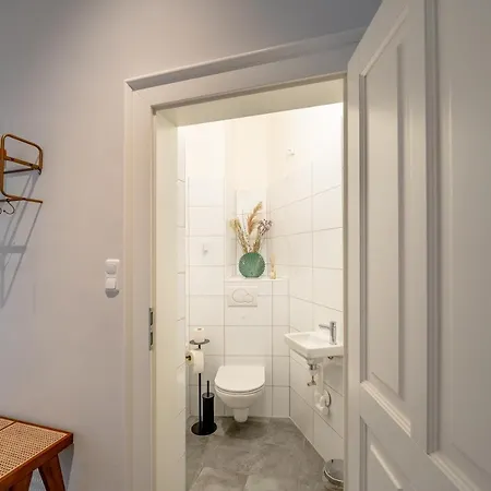 Premium - Walking Distance To Center Apartment *