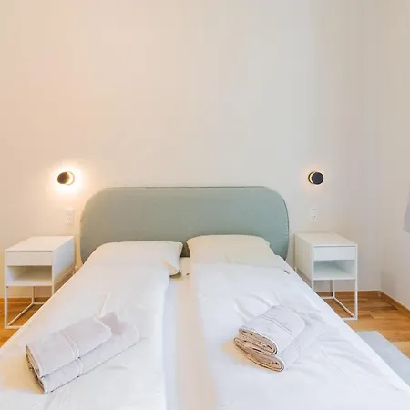 Premium - Walking Distance To Center Apartment *