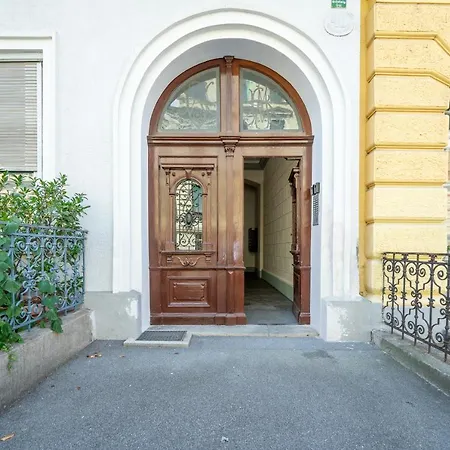 Apartment Premium - Walking Distance To Center