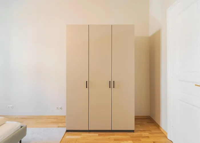 Апартаменти Premium - Walking Distance To Center *