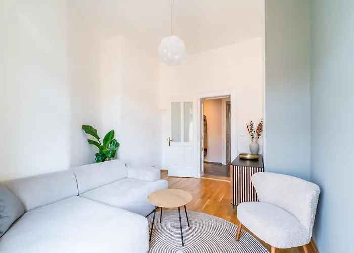 Premium - Walking Distance To Center Апартаменти